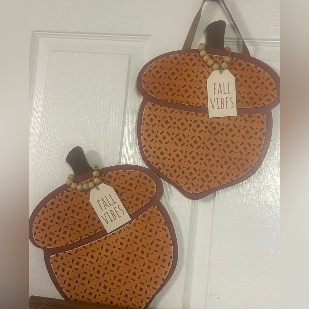 Set of 2 ‘Fall Vibes’ Acorn Wall Decor! NWOT!